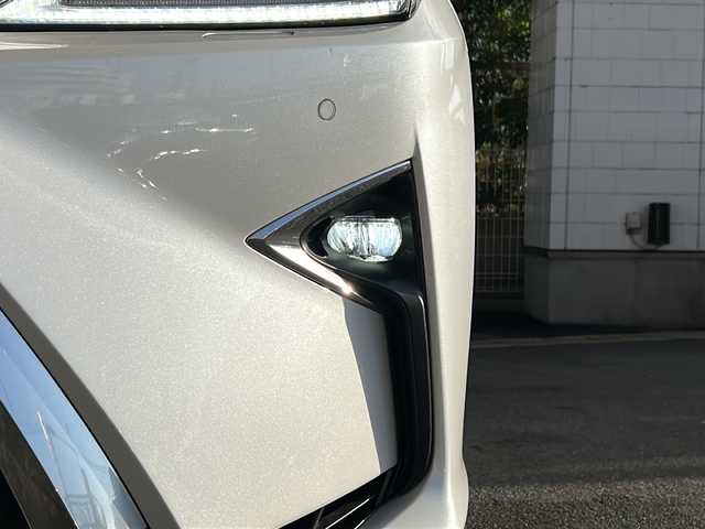 レクサス ＲＸ 450hL 京都府 2019(令1)年 7万km ソニッククォーツ 12.3インチディスプレイナビ/リアエンターテイメントシステム/マークレビンソンサウンド/サンルーフ/ヘッドアップディスプレイ/DVD・BD視聴可能/走行中視聴可能/バックカメラ/Bluetooth/ワイヤレス充電/ビルトインETC2.0/スポーツモード付/3眼LEDヘッドライト/レクサスセーフティーセンス/レーンキープアシスト/ブラインドスポットモニター/オートマチックハイビーム/ダウンヒルアシストコントロール/クルーズコントロール/メモリーパワーシート/シートヒーター＆ベンチレーション/電動格納サードシート/禁煙車/nanoe/フォグランプ/電動格納ウィンカーミラー/アイドリングストップ