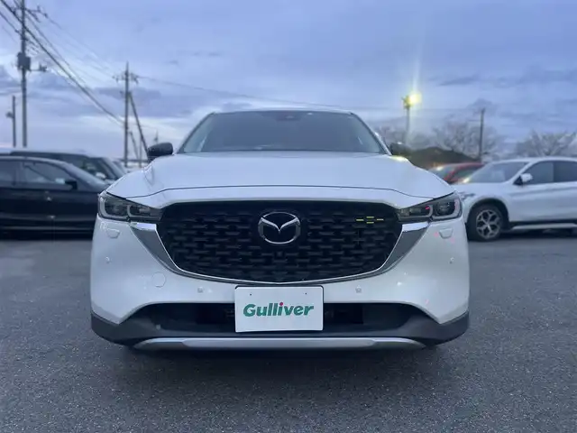 マツダ ＣＸ－５ 20S フィールドジャーニー 群馬県 2023(令5)年 3.1万km ロジウムホワイトプレミアムメタリック 純正メーカーナビTV、Bluetooth、AppleCarPlay、AndroidAuto/ワンオーナー/衝突軽減/レーンキープアシスト/ブラインドスポットモニター/コーナーセンサー/レーダークルーズコントロール/バック、サイド、フロント、全方位カメラ/アイドリングストップ/サイドエアバッグ/LEDヘッドライト/パワーシート/シートヒーター/シートメモリー/パワーバックドア/ステアリングヒーター/ETC/革巻きステアリング/電動格納ミラー/ウィンカーミラー/パドルシフト/ハーフレザーシート/純正アルミホイール/純正フロアマット/スペアキー