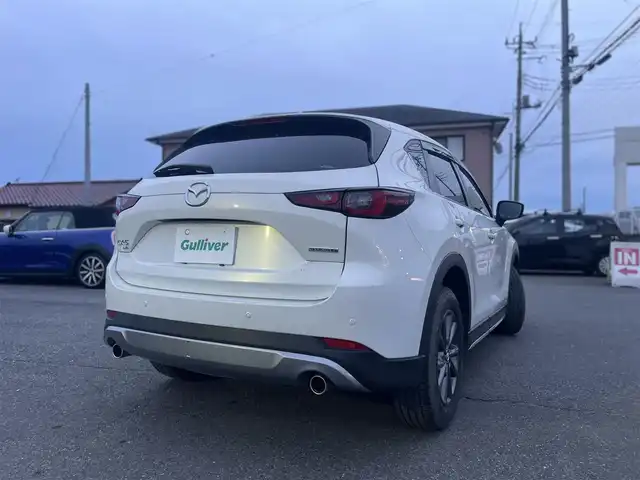 マツダ ＣＸ－５ 20S フィールドジャーニー 群馬県 2023(令5)年 3.1万km ロジウムホワイトプレミアムメタリック 純正メーカーナビTV、Bluetooth、AppleCarPlay、AndroidAuto/ワンオーナー/衝突軽減/レーンキープアシスト/ブラインドスポットモニター/コーナーセンサー/レーダークルーズコントロール/バック、サイド、フロント、全方位カメラ/アイドリングストップ/サイドエアバッグ/LEDヘッドライト/パワーシート/シートヒーター/シートメモリー/パワーバックドア/ステアリングヒーター/ETC/革巻きステアリング/電動格納ミラー/ウィンカーミラー/パドルシフト/ハーフレザーシート/純正アルミホイール/純正フロアマット/スペアキー