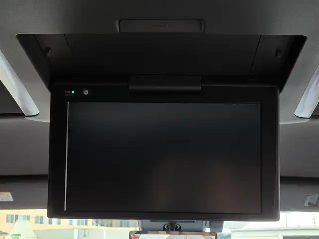 トヨタ ヴェルファイア ハイブリット Z プレミア 鹿児島県 2023(令5)年 3.5万km ブラック デジタルインナーミラー　/後席フリップダウンモニター　/ＨＤＭＩ入力端子　/トヨタセーフティセンス　/トヨタチームメイト　/ＴＶキャンセラー　/ブラウンレザーシート　/ヘッドアップディスプレイ　/ビルトインＥＴＣ２．０/全席シートヒーター/全席ベンチレーション/全席パワーシート/ステアリングヒーター/パーキングアシスト/パノラミックビューモニター/両側パワースライドドア/左右独立ムーンルーフ/前後ドライブレコーダー/レーダークルーズコントロール/ＭＴモード付きＡＴ/パドルシフト/純正アルミホイール(19インチ)/ワイヤレス充電/リヤフィルム施工/コーティング施工証明書付き/前後コーナーセンサー/プッシュスタート/スマートキー/エアバック(W+サイド)