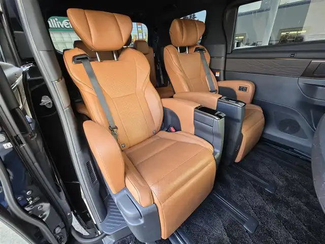 トヨタ ヴェルファイア ハイブリット Z プレミア 鹿児島県 2023(令5)年 3.5万km ブラック デジタルインナーミラー　/後席フリップダウンモニター　/ＨＤＭＩ入力端子　/トヨタセーフティセンス　/トヨタチームメイト　/ＴＶキャンセラー　/ブラウンレザーシート　/ヘッドアップディスプレイ　/ビルトインＥＴＣ２．０/全席シートヒーター/全席ベンチレーション/全席パワーシート/ステアリングヒーター/パーキングアシスト/パノラミックビューモニター/両側パワースライドドア/左右独立ムーンルーフ/前後ドライブレコーダー/レーダークルーズコントロール/ＭＴモード付きＡＴ/パドルシフト/純正アルミホイール(19インチ)/ワイヤレス充電/リヤフィルム施工/コーティング施工証明書付き/前後コーナーセンサー/プッシュスタート/スマートキー/エアバック(W+サイド)