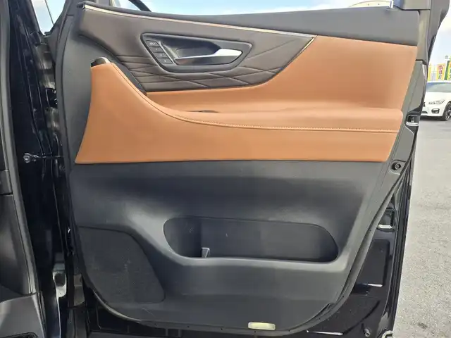 トヨタ ヴェルファイア ハイブリット Z プレミア 鹿児島県 2023(令5)年 3.5万km ブラック デジタルインナーミラー　/後席フリップダウンモニター　/ＨＤＭＩ入力端子　/トヨタセーフティセンス　/トヨタチームメイト　/ＴＶキャンセラー　/ブラウンレザーシート　/ヘッドアップディスプレイ　/ビルトインＥＴＣ２．０/全席シートヒーター/全席ベンチレーション/全席パワーシート/ステアリングヒーター/パーキングアシスト/パノラミックビューモニター/両側パワースライドドア/左右独立ムーンルーフ/前後ドライブレコーダー/レーダークルーズコントロール/ＭＴモード付きＡＴ/パドルシフト/純正アルミホイール(19インチ)/ワイヤレス充電/リヤフィルム施工/コーティング施工証明書付き/前後コーナーセンサー/プッシュスタート/スマートキー/エアバック(W+サイド)