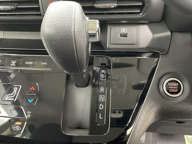 日産 ルークス ハイウェイスター X 茨城県 2022(令4)年 1万km ホワイトソリッド/プレミアムオリーブM 純正アルミホイール/両側スライドドア/LEDヘッドライト/スマートキー/Bluetooth接続/全方位モニター/エンジンスタートボタン/コーナーセンサー/オートライト/盗難防止装置/ABS/横滑り防止装置