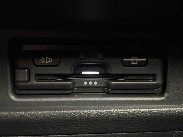 日産 ルークス ハイウェイスター X 茨城県 2022(令4)年 1万km ホワイトソリッド/プレミアムオリーブM 純正アルミホイール/両側スライドドア/LEDヘッドライト/スマートキー/Bluetooth接続/全方位モニター/エンジンスタートボタン/コーナーセンサー/オートライト/盗難防止装置/ABS/横滑り防止装置