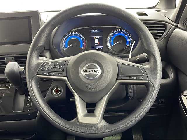 日産 ルークス ハイウェイスター X 茨城県 2022(令4)年 1万km ホワイトソリッド/プレミアムオリーブM 純正アルミホイール/両側スライドドア/LEDヘッドライト/スマートキー/Bluetooth接続/全方位モニター/エンジンスタートボタン/コーナーセンサー/オートライト/盗難防止装置/ABS/横滑り防止装置