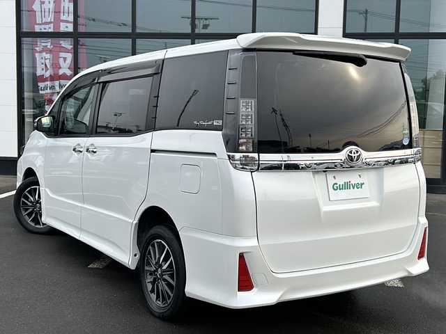トヨタ ヴォクシー ZS 煌Ⅱ 道東・釧路十勝 2017(平29)年 11.5万km ホワイトパールクリスタルシャイン ・4WD/・純正9インチメモリナビ/（CD/DVD/BT/SD/USB）/・両側パワースライドドア/・バックカメラ/・純正12.9インチフリップダウンモニター/・モデリスタリップスポイラー/・ETC/・ドアバイザー/・アイドリングストップ/・LEDヘッドライト/・フォグランプ/・オートライト/・オートマチックハイビーム/・プッシュスタート/・スマートキー/・純正アルミホイール