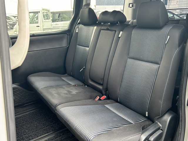 トヨタ ヴォクシー ZS 煌Ⅱ 道東・釧路十勝 2017(平29)年 11.5万km ホワイトパールクリスタルシャイン ・4WD/・純正9インチメモリナビ/（CD/DVD/BT/SD/USB）/・両側パワースライドドア/・バックカメラ/・純正12.9インチフリップダウンモニター/・モデリスタリップスポイラー/・ETC/・ドアバイザー/・アイドリングストップ/・LEDヘッドライト/・フォグランプ/・オートライト/・オートマチックハイビーム/・プッシュスタート/・スマートキー/・純正アルミホイール