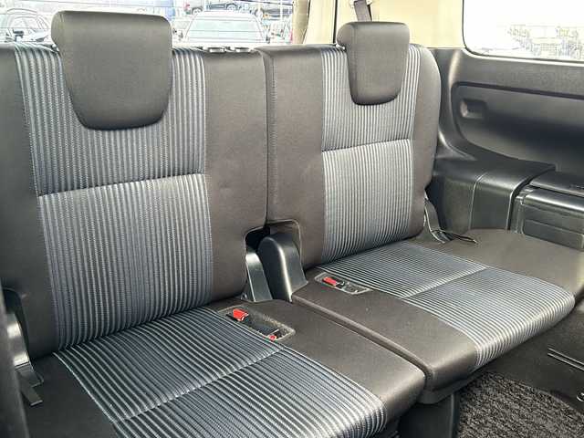 トヨタ ヴォクシー ZS 煌Ⅱ 道東・釧路十勝 2017(平29)年 11.5万km ホワイトパールクリスタルシャイン ・4WD/・純正9インチメモリナビ/（CD/DVD/BT/SD/USB）/・両側パワースライドドア/・バックカメラ/・純正12.9インチフリップダウンモニター/・モデリスタリップスポイラー/・ETC/・ドアバイザー/・アイドリングストップ/・LEDヘッドライト/・フォグランプ/・オートライト/・オートマチックハイビーム/・プッシュスタート/・スマートキー/・純正アルミホイール