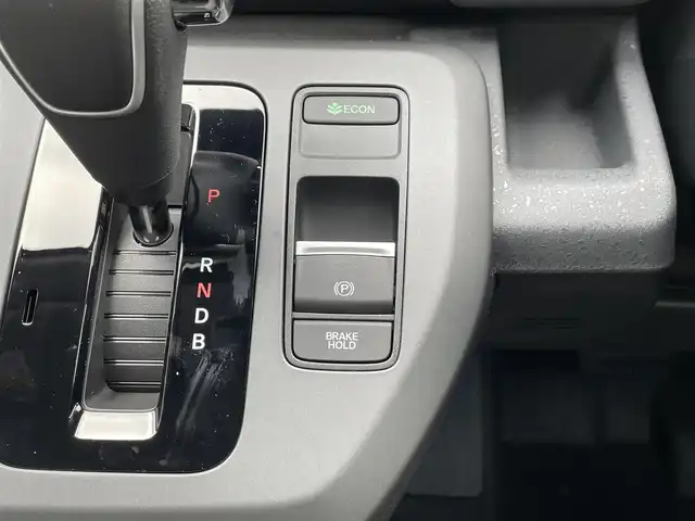 ホンダ フリード ハイブリット e:HEV クロスター 滋賀県 2025(令7)年 0.1千km クリスタルブラックパール 登録済未使用車/純正９インチナビ/(Bluetooth/フルセグTV/Apple Car Play/Android Auto)/ホンダセンシング/・アダプティブクルーズコントロール/・レーンキープアシスト/・衝突軽減ブレーキ/・路外逸脱抑制機能/・ブラインドスポットインフォメーション/・オートハイビーム/ルーフレール/両側パワースライドドア/クリアランスソナー/バックカメラ/シートヒーター/オートライト/LEDヘッドライト