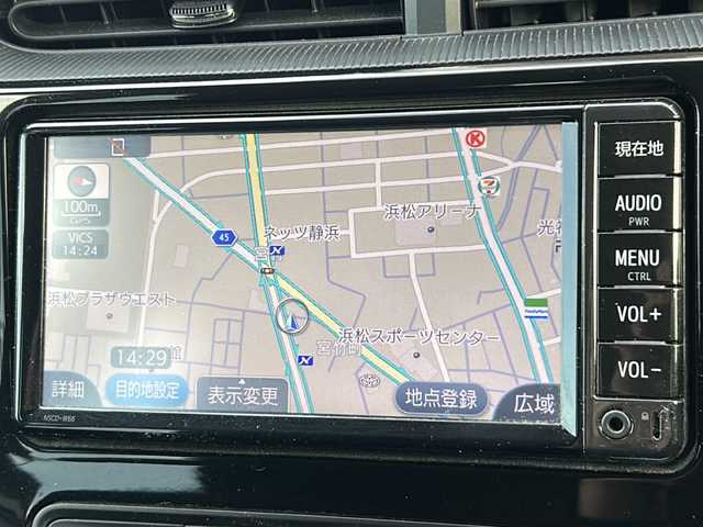 トヨタ アクア S 静岡県 2018(平30)年 2.8万km スーパーホワイトⅡ 純正SDナビ/Bluetooth/CDチェンジャー/純正ビルトインETC/純正フロアマット/純正ホイールキャップ/ABS/横滑り防止装置/ドアバイザー/ステアリングスイッチ/電動格納ミラー/トノカバー