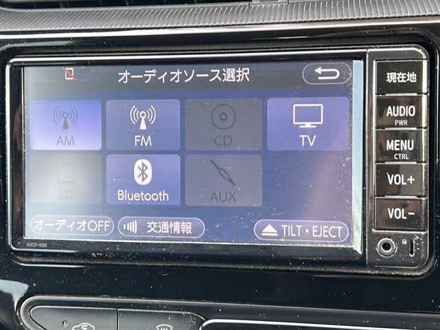 トヨタ アクア S 静岡県 2018(平30)年 2.8万km スーパーホワイトⅡ 純正SDナビ/Bluetooth/CDチェンジャー/純正ビルトインETC/純正フロアマット/純正ホイールキャップ/ABS/横滑り防止装置/ドアバイザー/ステアリングスイッチ/電動格納ミラー/トノカバー