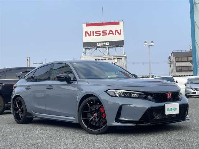 ホンダ シビック タイプR 兵庫県 2024(令6)年 0.2万km ソニックグレーパール ・ワンオーナー/・ソニックグレーパール/・R7年ディーラー記録簿/・ホンダコネクトナビ/・地デジ/BT/USB/・ステアリングリモコン/・ビルトインETC/・オートLEDヘッドランプ/・ブレンボキャリパー/・TYPE R純正フロアマット/・コーナーセンサー/・純正19インチAW/・CMBS警告/・ACC/・先行車発進お知らせ/・路外逸脱抑制制御/・レーンキープアシストシステム/・ブラインドスポットシステム/・標識認識機能/・ドライバー注意力モニター/・オートハイビーム