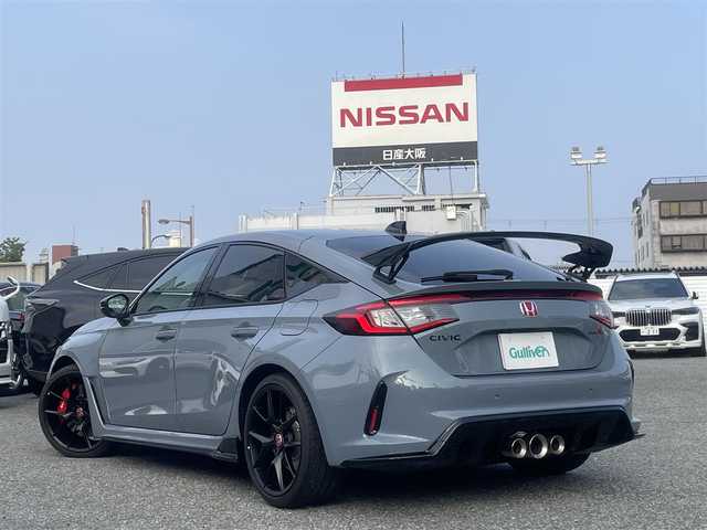 ホンダ シビック タイプR 兵庫県 2024(令6)年 0.2万km ソニックグレーパール ・ワンオーナー/・ソニックグレーパール/・R7年ディーラー記録簿/・ホンダコネクトナビ/・地デジ/BT/USB/・ステアリングリモコン/・ビルトインETC/・オートLEDヘッドランプ/・ブレンボキャリパー/・TYPE R純正フロアマット/・コーナーセンサー/・純正19インチAW/・CMBS警告/・ACC/・先行車発進お知らせ/・路外逸脱抑制制御/・レーンキープアシストシステム/・ブラインドスポットシステム/・標識認識機能/・ドライバー注意力モニター/・オートハイビーム