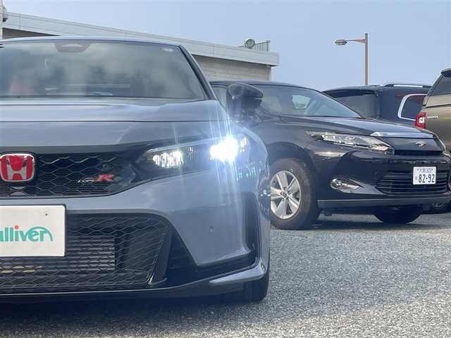 ホンダ シビック タイプR 兵庫県 2024(令6)年 0.2万km ソニックグレーパール ・ワンオーナー/・ソニックグレーパール/・R7年ディーラー記録簿/・ホンダコネクトナビ/・地デジ/BT/USB/・ステアリングリモコン/・ビルトインETC/・オートLEDヘッドランプ/・ブレンボキャリパー/・TYPE R純正フロアマット/・コーナーセンサー/・純正19インチAW/・CMBS警告/・ACC/・先行車発進お知らせ/・路外逸脱抑制制御/・レーンキープアシストシステム/・ブラインドスポットシステム/・標識認識機能/・ドライバー注意力モニター/・オートハイビーム