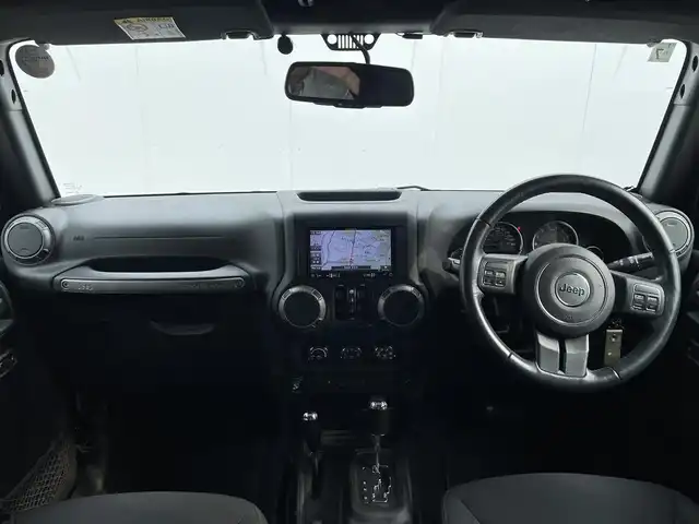 クライスラー・ジープ ジープ ラングラー アンリミテッド スポーツ 青森県 2016(平28)年 8.1万km ブラック ４WD/ETC/社外メモリナビ/・フルセグTV/・AM/FM/・Bluetooth/・DVD再生/・CD/バックサイドカメラ/クルーズコントロール/純正アルミホイール/背面タイヤ/純正フロアマット/純正ドアバイザー/横滑り防止装置/取扱説明書