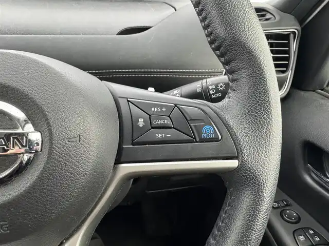 日産 セレナ ハイウェイスター Vセレクション 愛知県 2018(平30)年 9.7万km パール 純正9インチナビ　/（フルセグ／ＢＴ／ＣＤ／ＤＶＤ）　/フリップダウンモニター　/レーダークルーズコントロール　/全方位モニター　/衝突軽減システム　/コーナーセンサー　/パーキングアシスト　/レーンキープアシスト　/両側パワースライドドア　/後席サンシェード　/ドライブレコーダー/ＥＴＣ/純正AW