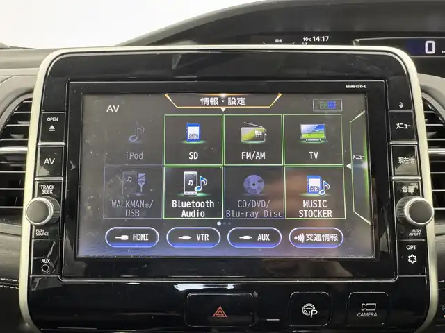日産 セレナ ハイウェイスター Vセレクション 愛知県 2018(平30)年 9.7万km パール 純正9インチナビ　/（フルセグ／ＢＴ／ＣＤ／ＤＶＤ）　/フリップダウンモニター　/レーダークルーズコントロール　/全方位モニター　/衝突軽減システム　/コーナーセンサー　/パーキングアシスト　/レーンキープアシスト　/両側パワースライドドア　/後席サンシェード　/ドライブレコーダー/ＥＴＣ/純正AW