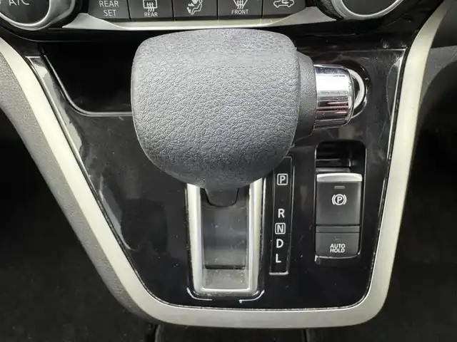 日産 セレナ ハイウェイスター Vセレクション 愛知県 2018(平30)年 9.7万km パール 純正9インチナビ　/（フルセグ／ＢＴ／ＣＤ／ＤＶＤ）　/フリップダウンモニター　/レーダークルーズコントロール　/全方位モニター　/衝突軽減システム　/コーナーセンサー　/パーキングアシスト　/レーンキープアシスト　/両側パワースライドドア　/後席サンシェード　/ドライブレコーダー/ＥＴＣ/純正AW
