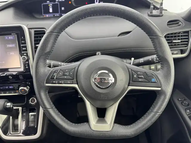 日産 セレナ ハイウェイスター Vセレクション 愛知県 2018(平30)年 9.7万km パール 純正9インチナビ　/（フルセグ／ＢＴ／ＣＤ／ＤＶＤ）　/フリップダウンモニター　/レーダークルーズコントロール　/全方位モニター　/衝突軽減システム　/コーナーセンサー　/パーキングアシスト　/レーンキープアシスト　/両側パワースライドドア　/後席サンシェード　/ドライブレコーダー/ＥＴＣ/純正AW