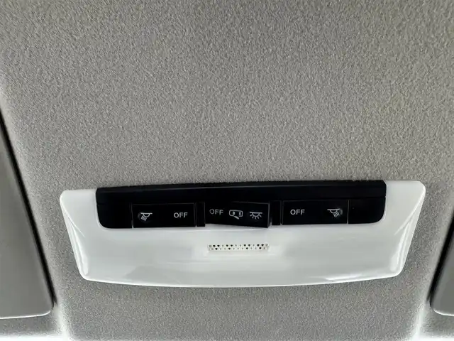 日産 セレナ ハイウェイスター Vセレクション 愛知県 2018(平30)年 9.7万km パール 純正9インチナビ　/（フルセグ／ＢＴ／ＣＤ／ＤＶＤ）　/フリップダウンモニター　/レーダークルーズコントロール　/全方位モニター　/衝突軽減システム　/コーナーセンサー　/パーキングアシスト　/レーンキープアシスト　/両側パワースライドドア　/後席サンシェード　/ドライブレコーダー/ＥＴＣ/純正AW