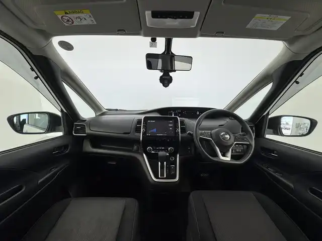 日産 セレナ ハイウェイスター Vセレクション 愛知県 2018(平30)年 9.7万km パール 純正9インチナビ　/（フルセグ／ＢＴ／ＣＤ／ＤＶＤ）　/フリップダウンモニター　/レーダークルーズコントロール　/全方位モニター　/衝突軽減システム　/コーナーセンサー　/パーキングアシスト　/レーンキープアシスト　/両側パワースライドドア　/後席サンシェード　/ドライブレコーダー/ＥＴＣ/純正AW