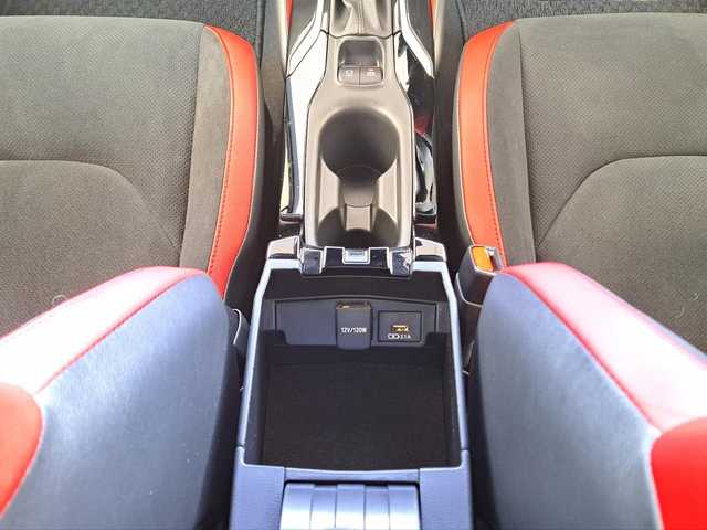 トヨタ カローラ スポーツ G Z 大阪府 2022(令4)年 1.6万km プラチナホワイトパールマイカ /衝突軽減ブレーキ//レーンキープアシスト//ブラインドスポットモニター//追従クルーズコントロール//ビルトインETC2.0//オートハイビーム//パドルシフト//ステアリングスイッチ//アイドリングストップ//純正ナビ付きディスプレーオーディオ/・ラジオ/USB/Bluetooth//バックカメラ//コーナーセンサー//前席シートヒーター//前後ドラレコ【TZ-D205W】//純正18AW