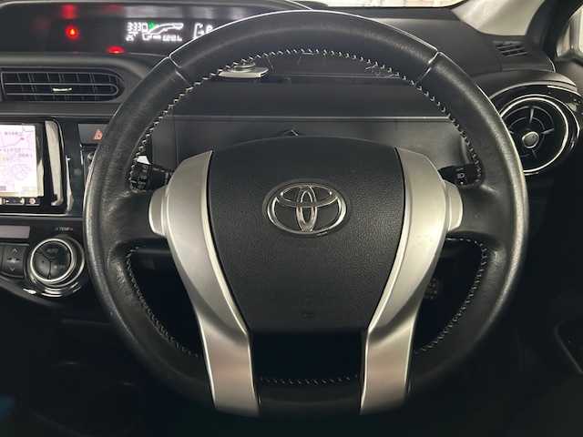 トヨタ アクア G ブラックソフトレザーセレ 茨城県 2015(平27)年 8.7万km 黒 社外SDナビ /-BT/AM/FM/CD/ワンセグTV/クルーズコントロール /ETC /バックカメラ /D席N席シートヒーター /LEDヘッドライト /オートライト /横滑り防止装置 /フォグライト /パワーステアリング/パワーウィンドウ/保証書 /取扱説明書 /記録簿