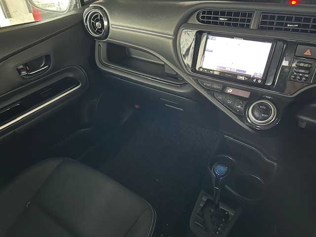 トヨタ アクア G ブラックソフトレザーセレ 茨城県 2015(平27)年 8.7万km 黒 社外SDナビ /-BT/AM/FM/CD/ワンセグTV/クルーズコントロール /ETC /バックカメラ /D席N席シートヒーター /LEDヘッドライト /オートライト /横滑り防止装置 /フォグライト /パワーステアリング/パワーウィンドウ/保証書 /取扱説明書 /記録簿