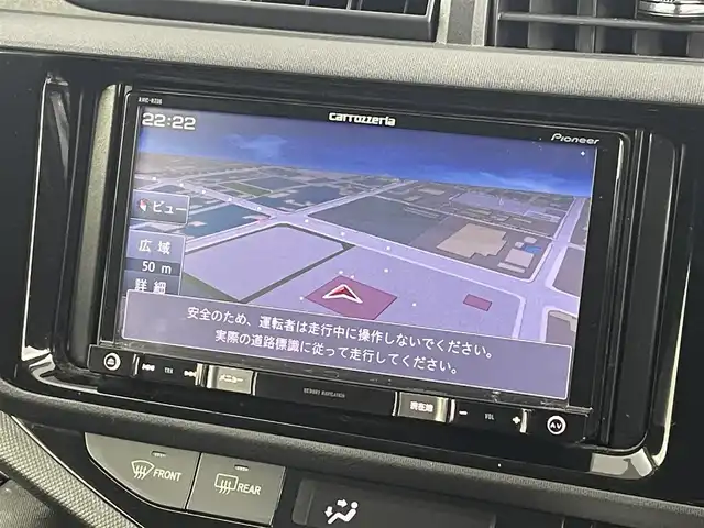 トヨタ アクア S 福島県 2015(平27)年 6.9万km グレーメタリック 社外メモリーナビゲーション/型式：AVC-RZ06/【AM/FM/CD/DVD/AUX/Bluetooth/フルセグTV】/・TVキャンセラー/・ETC/誤発進防止装置/運転席＋助手席シートヒーター/ステアリングスイッチ/LEDヘッドライト/・オートライト/・フロントフォグライト/純正16インチアルミホイール/電動格納ウィンカーミラー/ABS/横滑り防止装置/盗難防止装置/プッシュスタート/・スマートキー/取扱説明書/・保証書