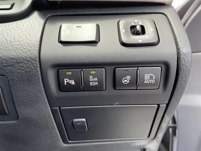 レクサス ＬＳ 600h バージョンC Iパック 三重県 2013(平25)年 2万km ホワイトパールクリスタルシャイン 登録時19639km/黒革シート/禁煙車/純正ナビ/(AM/FM/AUX/USB/ワンセグ/Bluetooth)/BSM/前席シートヒーター/前席エアシート/前席パワーシート/シートメモリ機能/ETC/ドライブレコーダー/ステアリングヒーター/クルーズコントロール/バックカメラ/オートライト/オートハイビーム/前後ソナー/オートホールドブレーキ/横滑り防止装置/電子パーキング/プッシュスタート/スマートキー×2/カードキー/リモートスタートキー