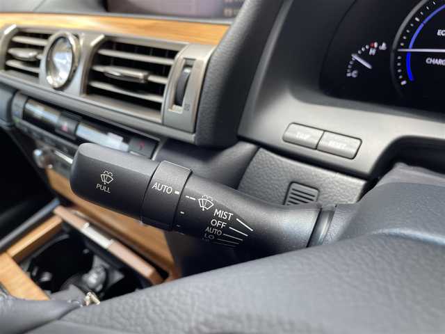 レクサス ＬＳ 600h バージョンC Iパック 三重県 2013(平25)年 2万km ホワイトパールクリスタルシャイン 登録時19639km/黒革シート/禁煙車/純正ナビ/(AM/FM/AUX/USB/ワンセグ/Bluetooth)/BSM/前席シートヒーター/前席エアシート/前席パワーシート/シートメモリ機能/ETC/ドライブレコーダー/ステアリングヒーター/クルーズコントロール/バックカメラ/オートライト/オートハイビーム/前後ソナー/オートホールドブレーキ/横滑り防止装置/電子パーキング/プッシュスタート/スマートキー×2/カードキー/リモートスタートキー