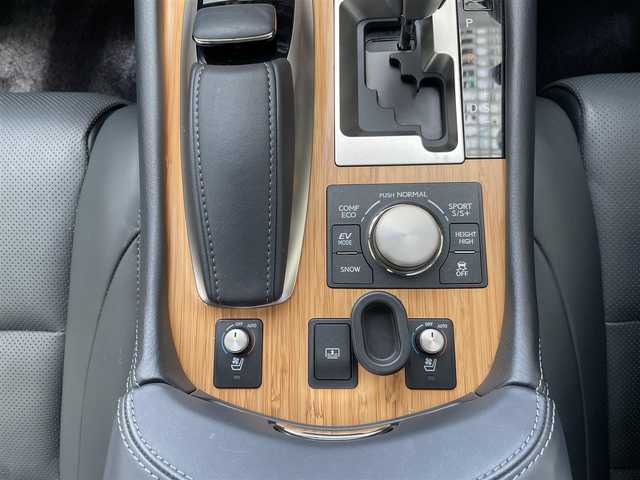 レクサス ＬＳ 600h バージョンC Iパック 三重県 2013(平25)年 2万km ホワイトパールクリスタルシャイン 登録時19639km/黒革シート/禁煙車/純正ナビ/(AM/FM/AUX/USB/ワンセグ/Bluetooth)/BSM/前席シートヒーター/前席エアシート/前席パワーシート/シートメモリ機能/ETC/ドライブレコーダー/ステアリングヒーター/クルーズコントロール/バックカメラ/オートライト/オートハイビーム/前後ソナー/オートホールドブレーキ/横滑り防止装置/電子パーキング/プッシュスタート/スマートキー×2/カードキー/リモートスタートキー