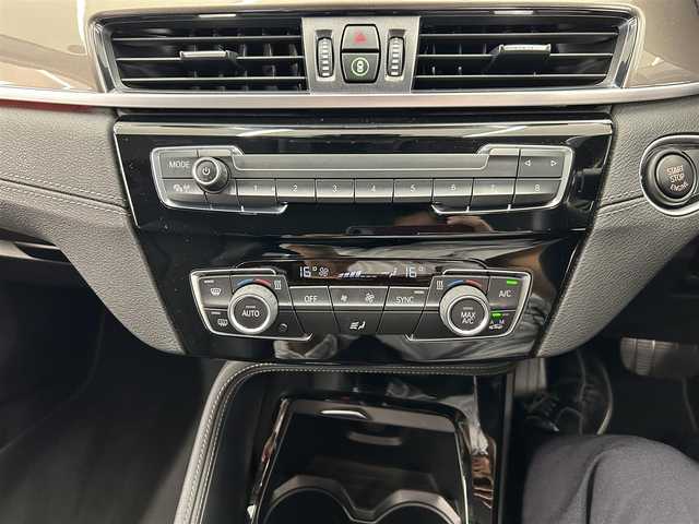 ＢＭＷ Ｘ１ xDrive 18d xライン 岡山県 2019(令1)年 4.8万km スパークリングストームブリリアントエフェクト BMW純正iDrive/Rカメラ/ACC/インテリジェントセーフティー/衝突軽減ブレーキ/歩行者警告/車線逸脱警告/ミラー一体型ETC/ハーフレザーシート/パワーシート/パーキングアシスト/純正18インチアルミ/パワーテールゲート/Bluetooth/USB/ＬＥＤヘッドライト/オートライト/オートワイパー/ＤＳＣ