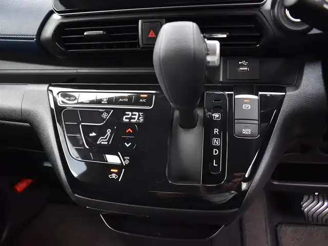 日産 デイズ HWS G ターボ プロパイロットED 福岡県 2020(令2)年 4.1万km スパークリングレッド/ブラック 純正8インチメモリナビ【MM318D-L】/フルセグTV・BT・CD・DVD・FM・AM/アラウンドビューモニター/プロパイロット/エマージェンシーブレーキ/オートハイビーム/コーナーセンサー/ETC/ナビ連動ドライブレコーダー/プッシュスタート/スマートキー/ブレーキホールド/電動パーキングブレーキ/純正LEDヘッドライト/純正15インチアルミホイール/保証書・取説・スペアキー