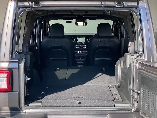 クライスラー・ジープ ジープ ラングラー アンリミテッド サハラ 岐阜県 2021(令3)年 4.3万km グラニトクリスタル ワンオーナー /ブラインドスポットモニター　/メーカー純正ナビ（フルセグ・Bluetooth・AUX・USB)　/純正ドライブレコーダー /追従式クルーズコントロール/背面タイヤ/１１５Vソケット/前席シートヒーター　/LEDヘッドライト/ETC２．０　/バックカメラ　/レザーシート/スマートキー×2/純正18インチアルミホイール/リアフォグランプ/保証書/取扱説明書