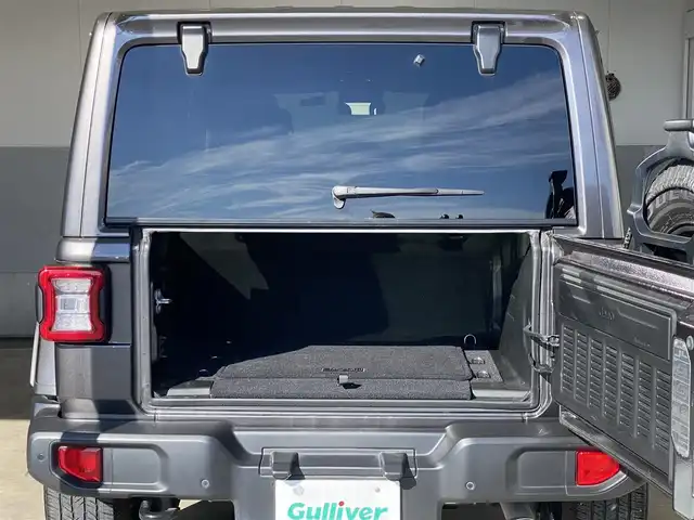 クライスラー・ジープ ジープ ラングラー アンリミテッド サハラ 岐阜県 2021(令3)年 4.3万km グラニトクリスタル ワンオーナー /ブラインドスポットモニター　/メーカー純正ナビ（フルセグ・Bluetooth・AUX・USB)　/純正ドライブレコーダー /追従式クルーズコントロール/背面タイヤ/１１５Vソケット/前席シートヒーター　/LEDヘッドライト/ETC２．０　/バックカメラ　/レザーシート/スマートキー×2/純正18インチアルミホイール/リアフォグランプ/保証書/取扱説明書