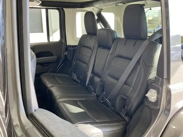 クライスラー・ジープ ジープ ラングラー アンリミテッド サハラ 岐阜県 2021(令3)年 4.3万km グラニトクリスタル ワンオーナー /ブラインドスポットモニター　/メーカー純正ナビ（フルセグ・Bluetooth・AUX・USB)　/純正ドライブレコーダー /追従式クルーズコントロール/背面タイヤ/１１５Vソケット/前席シートヒーター　/LEDヘッドライト/ETC２．０　/バックカメラ　/レザーシート/スマートキー×2/純正18インチアルミホイール/リアフォグランプ/保証書/取扱説明書