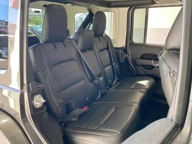 クライスラー・ジープ ジープ ラングラー アンリミテッド サハラ 岐阜県 2021(令3)年 4.3万km グラニトクリスタル ワンオーナー /ブラインドスポットモニター　/メーカー純正ナビ（フルセグ・Bluetooth・AUX・USB)　/純正ドライブレコーダー /追従式クルーズコントロール/背面タイヤ/１１５Vソケット/前席シートヒーター　/LEDヘッドライト/ETC２．０　/バックカメラ　/レザーシート/スマートキー×2/純正18インチアルミホイール/リアフォグランプ/保証書/取扱説明書