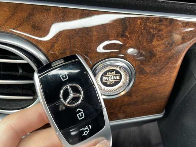 メルセデス・ベンツ Ｅ４００ 4マチック エクスクルーシブ 東京都 2017(平29)年 7万km 白 COMANDシステムHDDナビ/【Bluetooth/TV/SD/USB】/バックカメラ/アラウンドビューモニター/ETC/D/N席シートヒーター/D/N席パワーシート/D/N席メモリーシート/アクティブブレーキアシスト/アクティブレーンキープアシスト/ブラインドスポットアシスト/アテンションアシスト/レーダークルーズコントロール/ドライブレコーダー/エアサス/パドルシフト/プッシュスタート/スマートキー×2