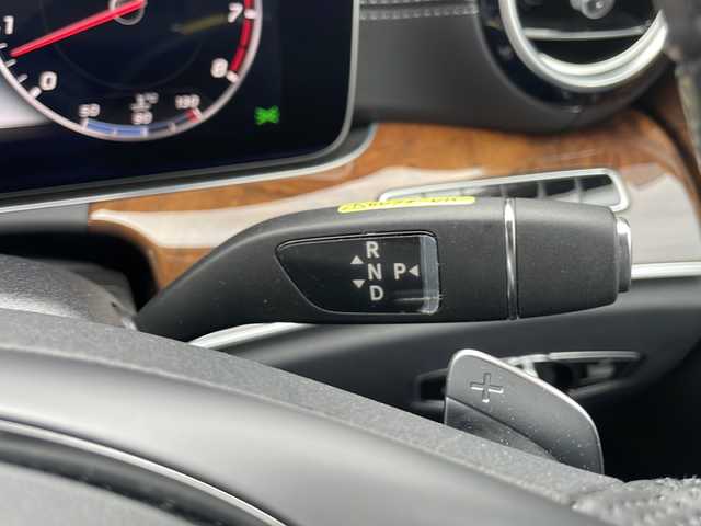 メルセデス・ベンツ Ｅ４００ 4マチック エクスクルーシブ 東京都 2017(平29)年 7万km 白 COMANDシステムHDDナビ/【Bluetooth/TV/SD/USB】/バックカメラ/アラウンドビューモニター/ETC/D/N席シートヒーター/D/N席パワーシート/D/N席メモリーシート/アクティブブレーキアシスト/アクティブレーンキープアシスト/ブラインドスポットアシスト/アテンションアシスト/レーダークルーズコントロール/ドライブレコーダー/エアサス/パドルシフト/プッシュスタート/スマートキー×2