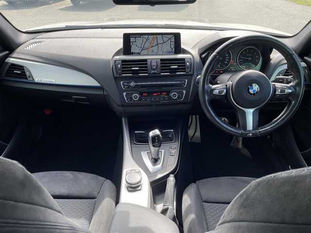 ＢＭＷ １１６ｉ Mスポーツ 福岡県 2015(平27)年 6.6万km 白 純正ナビ/Bカメラ/LEDヘッドライト/オートライト/純正17インチAW/アイドリングストップ/横滑り防止装置/コーナーセンサー/盗難防止装置/ステアリングスイッチ/スマートキー/ETC/保証書/取扱説明書