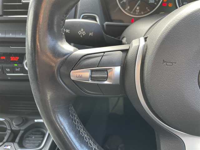 ＢＭＷ １１６ｉ Mスポーツ 福岡県 2015(平27)年 6.6万km 白 純正ナビ/Bカメラ/LEDヘッドライト/オートライト/純正17インチAW/アイドリングストップ/横滑り防止装置/コーナーセンサー/盗難防止装置/ステアリングスイッチ/スマートキー/ETC/保証書/取扱説明書