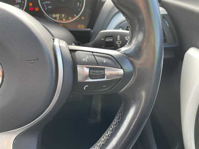 ＢＭＷ １１６ｉ Mスポーツ 福岡県 2015(平27)年 6.6万km 白 純正ナビ/Bカメラ/LEDヘッドライト/オートライト/純正17インチAW/アイドリングストップ/横滑り防止装置/コーナーセンサー/盗難防止装置/ステアリングスイッチ/スマートキー/ETC/保証書/取扱説明書