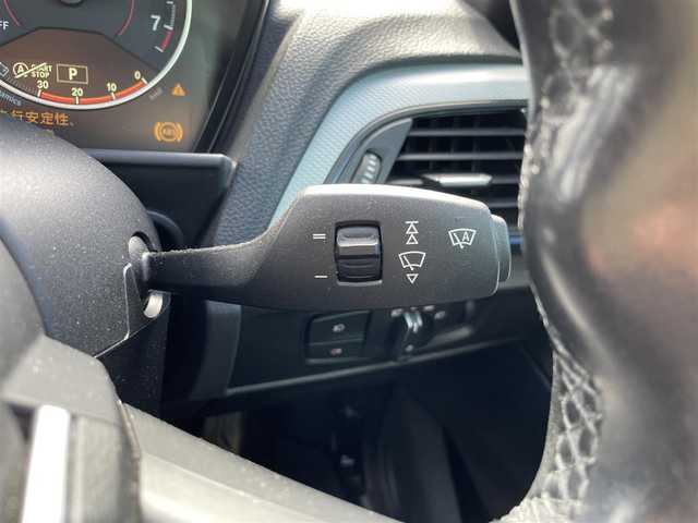 ＢＭＷ １１６ｉ Mスポーツ 福岡県 2015(平27)年 6.6万km 白 純正ナビ/Bカメラ/LEDヘッドライト/オートライト/純正17インチAW/アイドリングストップ/横滑り防止装置/コーナーセンサー/盗難防止装置/ステアリングスイッチ/スマートキー/ETC/保証書/取扱説明書