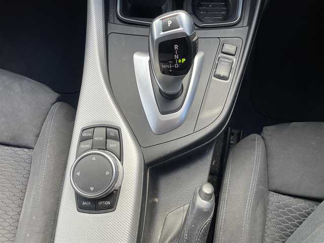 ＢＭＷ １１６ｉ Mスポーツ 福岡県 2015(平27)年 6.6万km 白 純正ナビ/Bカメラ/LEDヘッドライト/オートライト/純正17インチAW/アイドリングストップ/横滑り防止装置/コーナーセンサー/盗難防止装置/ステアリングスイッチ/スマートキー/ETC/保証書/取扱説明書