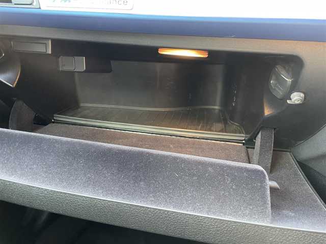 ＢＭＷ １１６ｉ Mスポーツ 福岡県 2015(平27)年 6.6万km 白 純正ナビ/Bカメラ/LEDヘッドライト/オートライト/純正17インチAW/アイドリングストップ/横滑り防止装置/コーナーセンサー/盗難防止装置/ステアリングスイッチ/スマートキー/ETC/保証書/取扱説明書