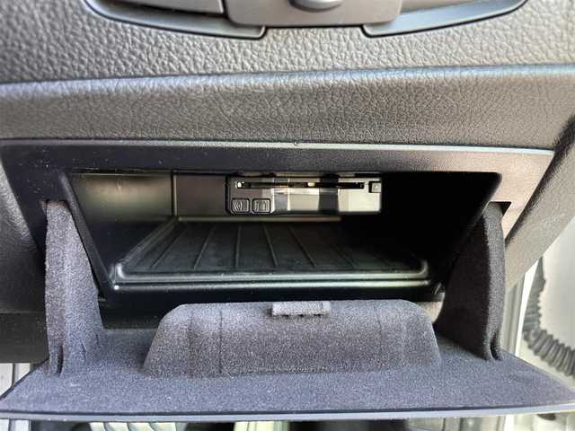 ＢＭＷ １１６ｉ Mスポーツ 福岡県 2015(平27)年 6.6万km 白 純正ナビ/Bカメラ/LEDヘッドライト/オートライト/純正17インチAW/アイドリングストップ/横滑り防止装置/コーナーセンサー/盗難防止装置/ステアリングスイッチ/スマートキー/ETC/保証書/取扱説明書