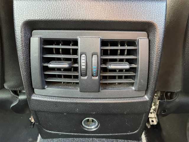 ＢＭＷ １１６ｉ Mスポーツ 福岡県 2015(平27)年 6.6万km 白 純正ナビ/Bカメラ/LEDヘッドライト/オートライト/純正17インチAW/アイドリングストップ/横滑り防止装置/コーナーセンサー/盗難防止装置/ステアリングスイッチ/スマートキー/ETC/保証書/取扱説明書