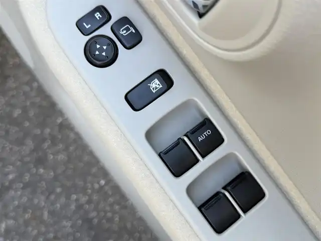 スズキ ラパン X 愛知県 2020(令2)年 0.8万km シフォンアイボリーメタリック /禁煙//ワンオーナー//純正メモリナビ//全方位カメラ//フルセグ/CD/DVD/SD録音/USB/iPod/BT/ラジオ//ドライブレコーダー//デュアルセンサーブレーキサポート//車線逸脱警報//オートリトラウィンカーミラー//シートヒーター//ベンチシート//革巻きステアリング//ステアリングスイッチ//HIDオートライト//リアコーナーセンサー//アイドリングストップ//スマートキー//プッシュスタート//純正14AW//純正ドアバイザー/純正フロアマット//保証書//取扱説明書//ディーラー記録簿6部//スペアキー