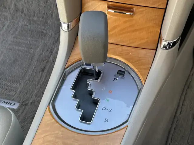 トヨタ プレミオ 1．5F Lパッケージ 静岡県 2008(平20)年 11.6万km シルバーM プッシュスタート/電動格納ミラー/純正ナビ/（CD/DVD/AM/FM）/ヘッドライトレベライザー/パワーウィンド/ウィンカーミラー